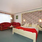 Parkhotel Tannenhof 4*